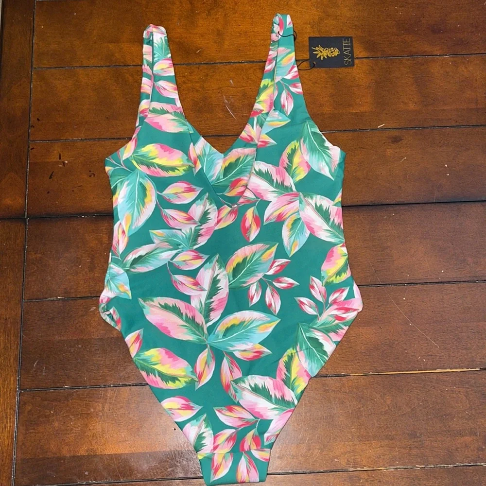Skatie Amanda Tortuga one piece XS NWT - Picture 6 of 10